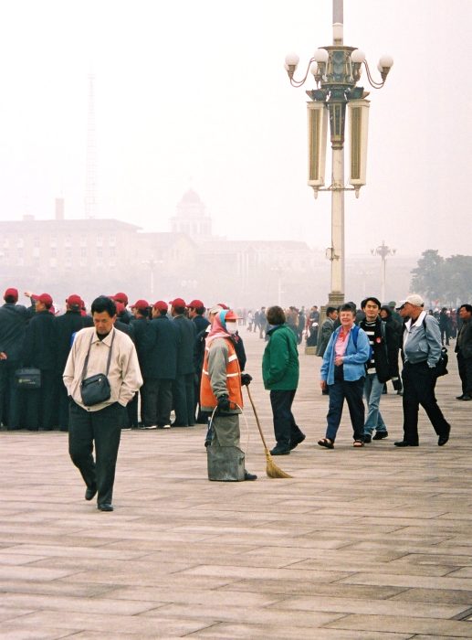 004 - Beijing - Tian'anmen Square - Queuing to see Mao's mausoleum.jpg