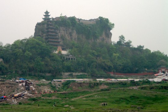08 - Yangzi - Lanruo Dian Temple on Shibaozhai.jpg