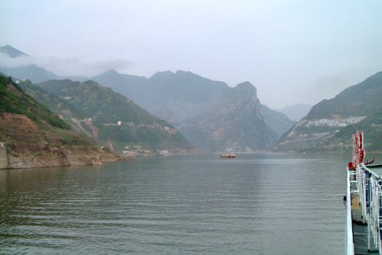 28 - Entering the Xiling Gorge.jpg