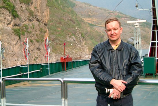 32 - Martin on the Xiling Gorge.jpg