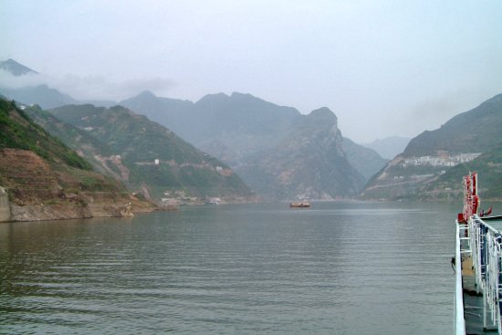 28 - Entering the Xiling Gorge.jpg