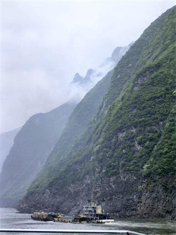 36 - Little boat big cliffs.jpg